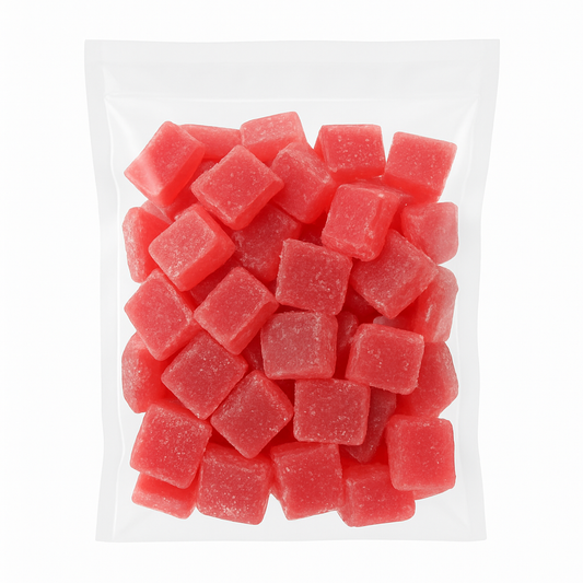 un gros sac de gummies THC 30mg saveur. gummies forme carré rouge recouvert de sucre 